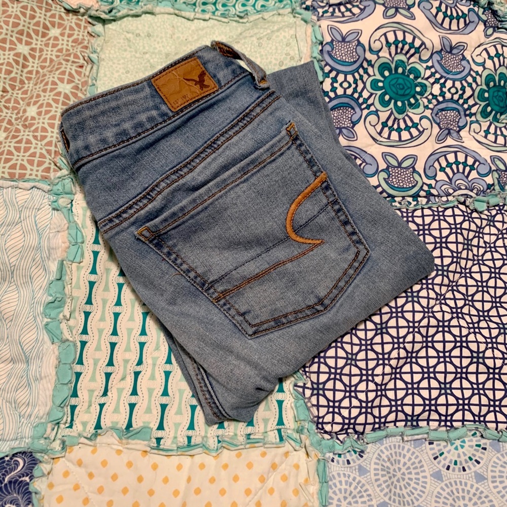 American Eagle Light Wash Skinny Jeans